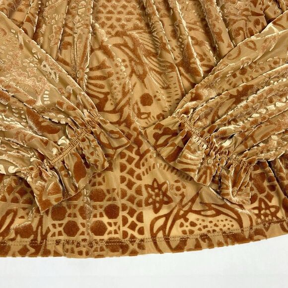 Free People A Little Twist Off The Shoulder Tan Floral Velvet Top Women’s Large - Picture 7 of 13